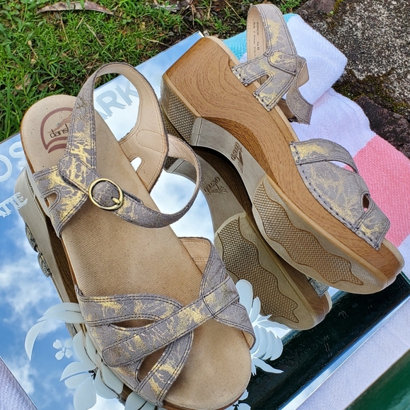 Leather Dansko clog sandals, beige and gold size 40 - Picture 9 of 17